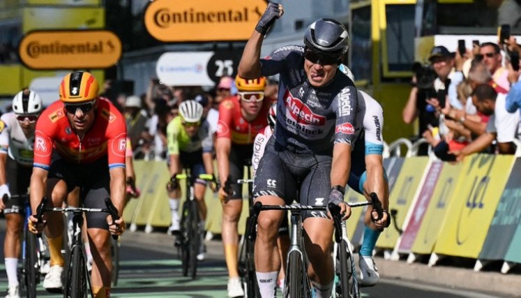 El ciclista belga Jasper Philipsen sumó una nueva victoria en el Tour.
