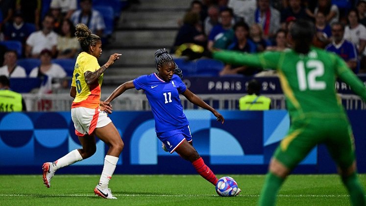 La selección femenina de Colombia resbaló en su primera salida en el fútbol olímpico.