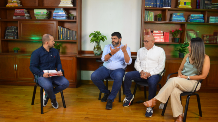 De derecha a izquierda, Sandra Gómez, de Corponor; Hugo Vergel, de Aguas Kpital y Humberto Posada de Veolia, hablaron de los retos de un futuro más verde.