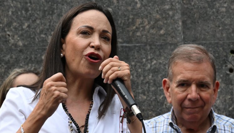 La líder opositora María Corina Machado junto con el candidato de la coalición Plataforma Unitaria Democrática, Edmundo González./ Foto AFP