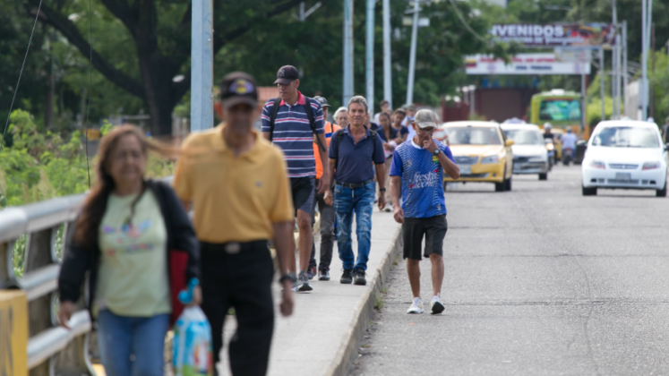 Aunque los puentes abrieron a las 8 de la mañana, hubo poca afluencia de gente.