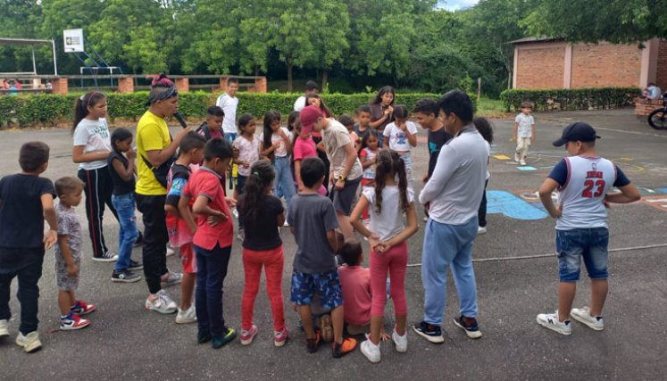 Trabajo con niños en Carpa para la paz