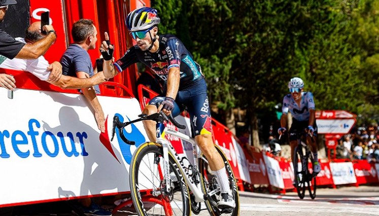 El  esloveno Primoz Roglic le descontó varios segundos al líder Ben O’connor.