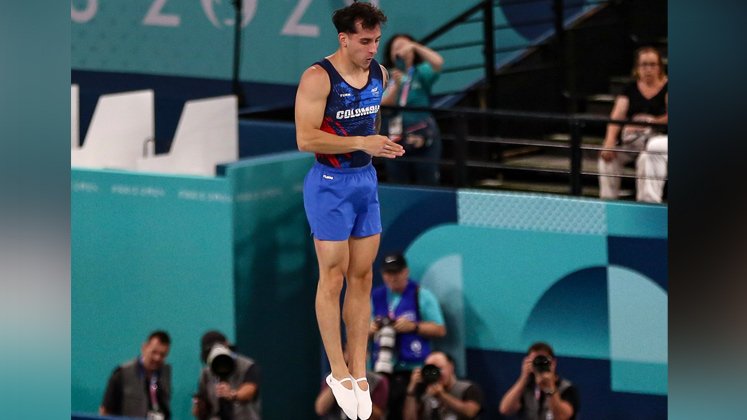 Ángel Hernández logra diploma olímpico en gimnasia de trampolín en París 2024 