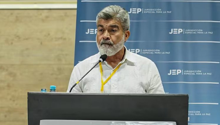 Henry Torres, general retirado, devuelve medalla que adquirió con los falsos positivos
