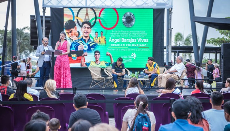 El reconocimiento a Ángel Barajas se realizó en la plazoleta principal del Centro Comercial Jardín Plaza Cúcuta / Foto Cortesía