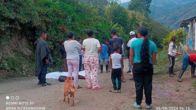 Las clases de los niños indígenas tuvieron que ser suspendidas y las autoridades ancestrales pidieron a la comunidad mantenerse refugiada ante la confrontación.