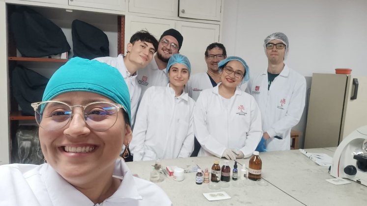 Los jóvenes están en el décimo semestre de Biotecnología./ Foto: Cortesía