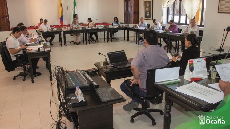 En estudio quedan iniciativas presentadas por el alcalde tendientes a rebajar los subsidios de agua potable y revisar el alumbrado público en zona rural.