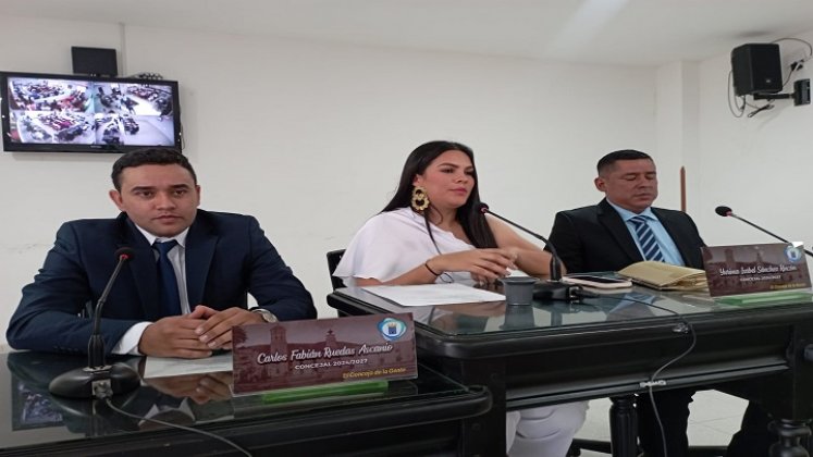 En estudio quedan iniciativas presentadas por el alcalde tendientes a rebajar los subsidios de agua potable y revisar el alumbrado público en zona rural.