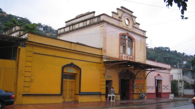 Según los académicos, las diferentes administraciones municipales han dejado en el olvido a los restos del ferrocarril. / Foto: Cortesía.