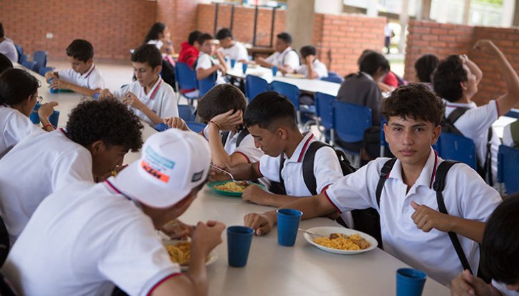 El PAE departamental se desarrolla en tres modalidades y beneficia no solo a los estudiantes colombianos, también se ha convertido en ese complemento alimentario para los niños y adolescentes migrantes y de comunidades indígenas. / Fotos: La Opinión