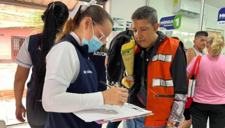 El control del dengue avanzó con la fumigación de 24.007 casas, beneficiando a 96.028 personas. El control del dengue avanzó con la fumigación de 24.007 casas, beneficiando a 96.028 personas.