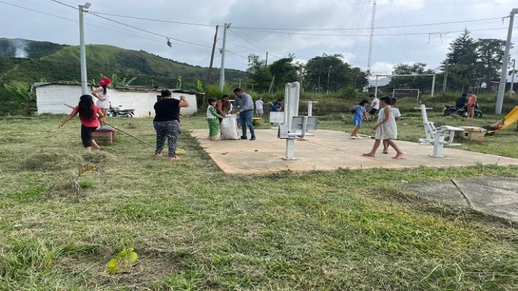 De la mano de las alcaldías adelantan las brigadas de capacitación, recolección y almacenamiento temporal en aras del saneamiento básico ambiental./ Foto: Cortesía / La Opinión