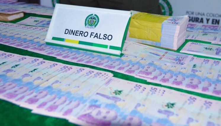 dinero falso