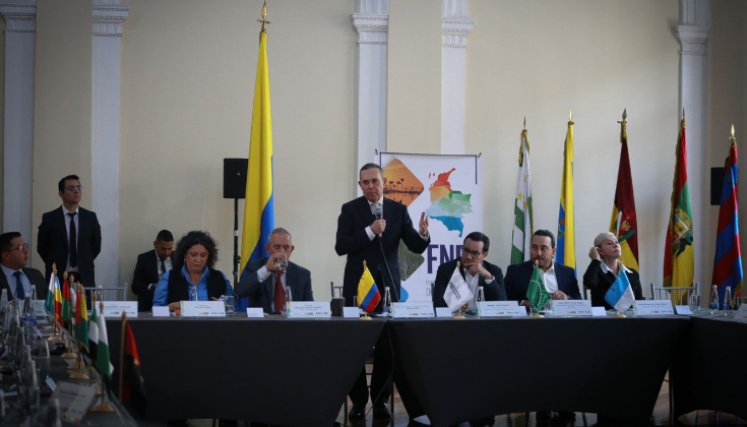 Se llevó a cabo una mesa de trabajo entre senadores de diferentes bancadas y gobernadores. / Foto: Senado de Colombia