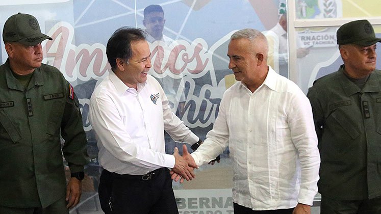 El gobernador del Táchira, Freddy Bernal (derecha) ha mantenido una buena relación con su homólogo de Norte de Santander, William Villamizar./ Foto Archivo