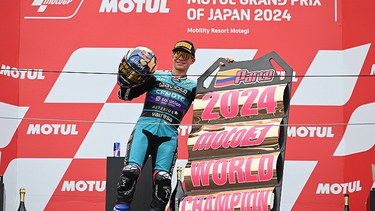 ………… El colombo español David Alonso hizo historia en el Moto3 en la presente temporada.