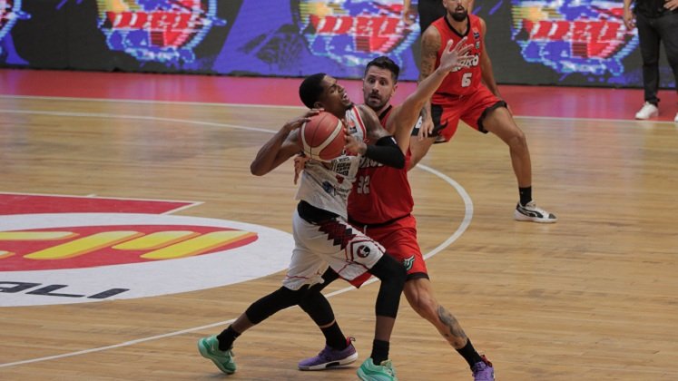 La Liga profesional de baloncesto calienta sus manos para dar el mejor espectáculo.