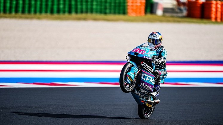 Es el primer colombiano en conquistar un título mundial en el MotoGP. 