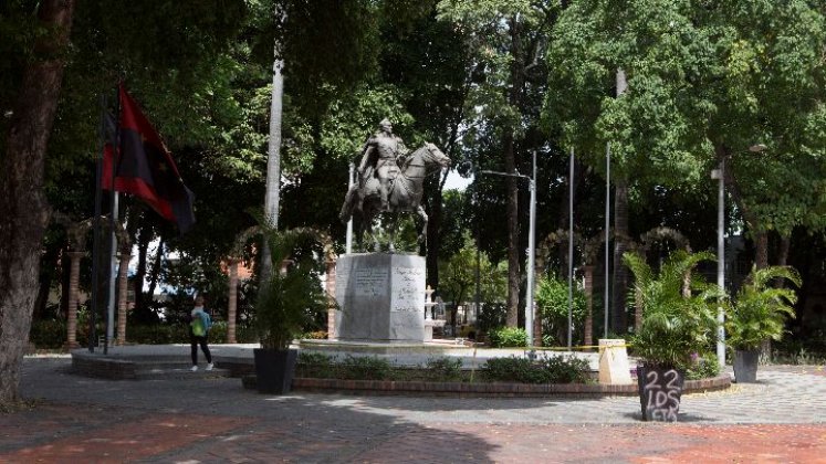 La estatua del parque Simón Bolívar se trajo directamente desde Venezuela. / Foto: La Opinión.