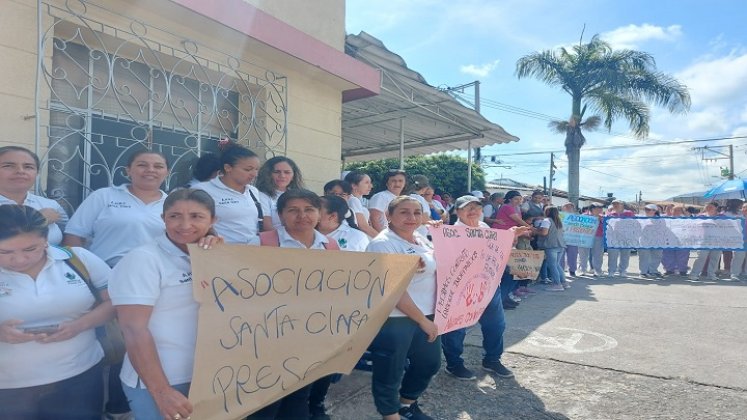 En pie de lucha se encuentran las madres comunitarias de Ocaña para exigir mejores condiciones laborales.