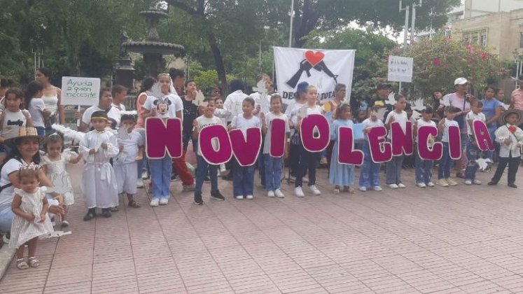 Con pancartas y mensajes, los asistentes se reunieron en el Parque Santander. / Foto: Cortesía.