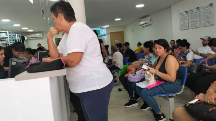 Usuarios de Sanitas ya reciben medicamentos de Pharmasan. / Foto: Laura Serrano / La Opinión 