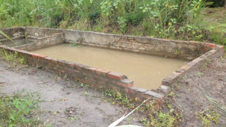 Tanques deserenadores en completo de deterioro con aguas contaminadas. / Foto: Cortesía.