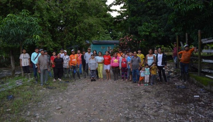 Grupo de campesinos propietarios de parcelas en la vereda Agualasal/Foto cortesía Grupo de campesinos propietarios de parcelas en la vereda Agualasal/Foto cortesía