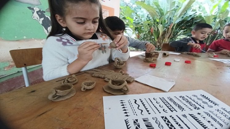 A través de la arcilla los niños campesinos aprenden el proceso evolutivo de las culturas colombianas. / Foto: Cortesía.