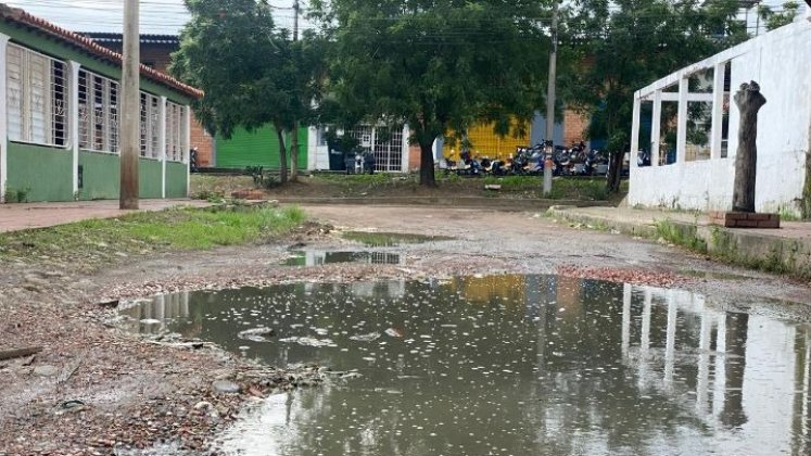 Son cuatro las calles aledañas a Cenabastos que se encuentran deterioro. / Foto: Nicolás Mojica.