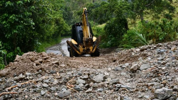 En los últimos días se han presentado deslizamientos de tierra en varias zonas del municipio, provocando derrumbes y dejando incomunicadas algunas vías./Foto: Cortesía/ La Opinión