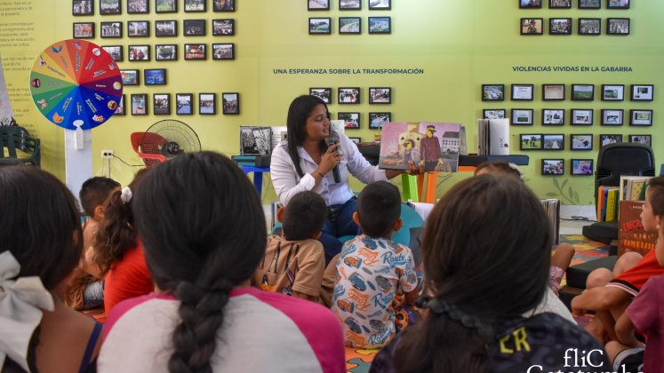 TIBÚ CELEBRÓ EL LIBRO CON LA FLIC CATATUMBO