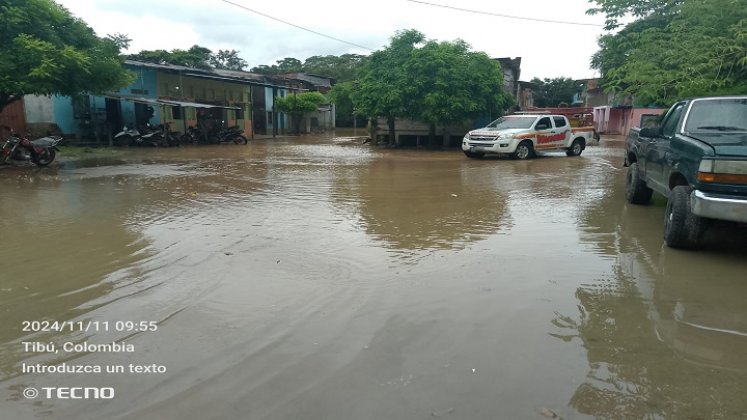 En el municipio de Tibú la gente se encuentra con al agua al cuello debido al desbordamiento de los ríos.