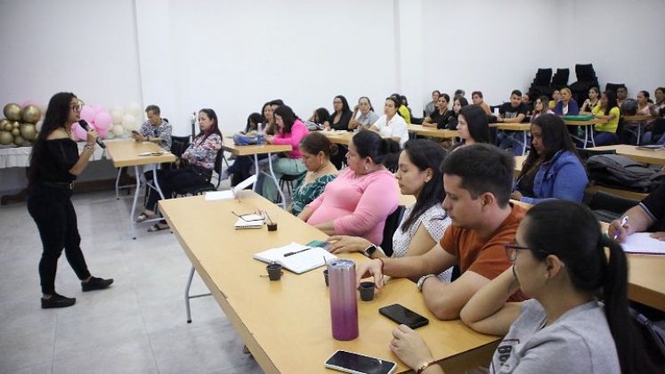 70 docentes hicieron del foro sobre la educación para la construcción de paz. / Foto: Carlos Ramírez.