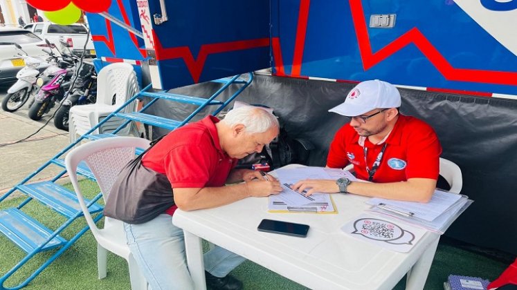 Las experiencias son gratificantes para los voluntarios que consignan esa cuota en el banco de sangre para salvar vidas. /Foto: Cortesía /La Opinión