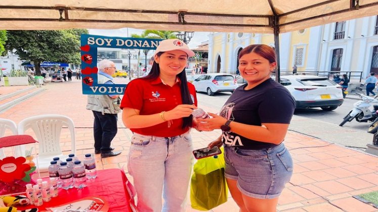 Las experiencias son gratificantes para los voluntarios que consignan esa cuota en el banco de sangre para salvar vidas. /Foto: Cortesía /La Opinión