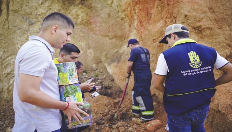 A pesar de las advertencias la gente sigue comercializando pólvora en la provincia de Ocaña. El material decomisado es destruido por las autoridades.