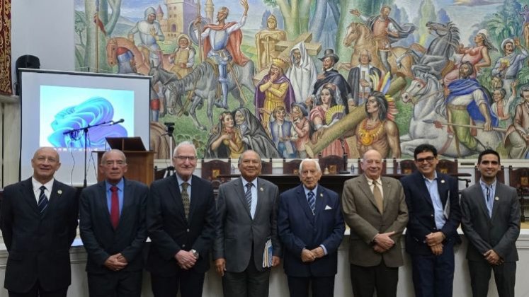 El acto estuvo presidido por el director de la Academia Colombiana de la Lengua, Eduardo Durán Gómez, con la asistencia de miembros correspondientes, académicos y honorarios. 