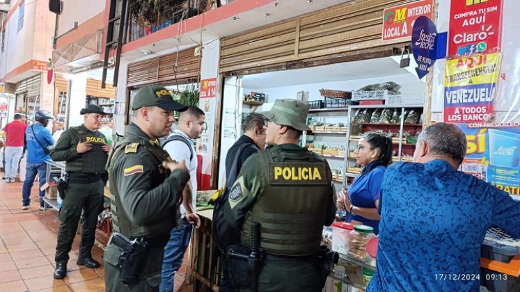 Autoridades ambientales adelantan operativos para controlar el uso de elementos naturales en la Navidad.