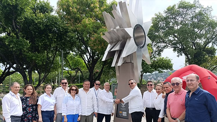 Entrega de la escultura ‘Sol de Cúcuta’./ Foto Leonardo Favio Oliveros-La Opinión