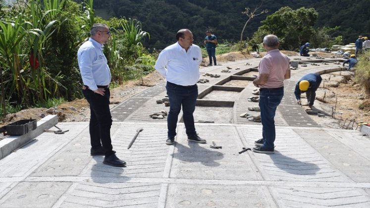 En aras de mejorar la movilidad y estimular el turismo ecológico se construye la ruta del café.