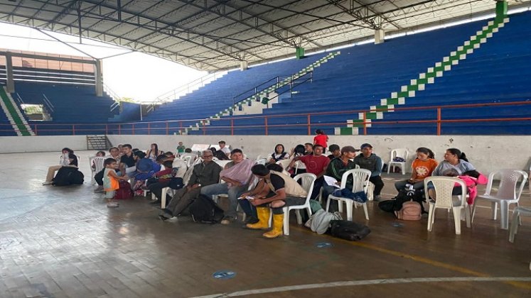 Integrantes del Puesto de Mando Unificado coordinan acciones para brindar la ayuda humanitaria a los desplazados por la violencia./ Foto: La Opinión.