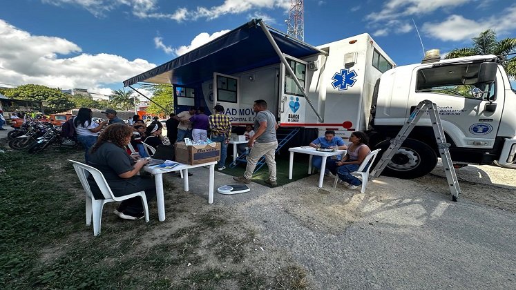 Integrantes del Puesto de Mando Unificado coordinan acciones para brindar la ayuda humanitaria a los desplazados por la violencia./ Foto: La Opinión.