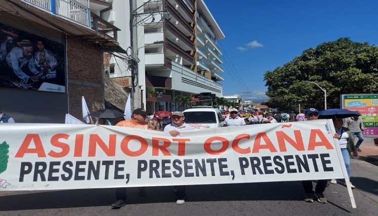 Los maestros claman a los violentos que cesen su accionar. Recuerdan que las escuelas son territorios de paz.