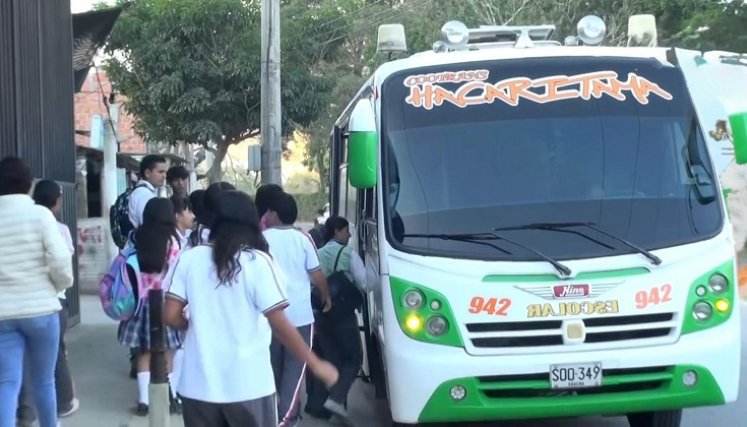 La administración local suscribe convenio para ofrecer el transporte escolar a los niños de Ocaña.