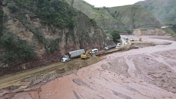 Moradores de El Tarrita, esperan estudios y diseños para la solución definitiva a la emergencia vial.