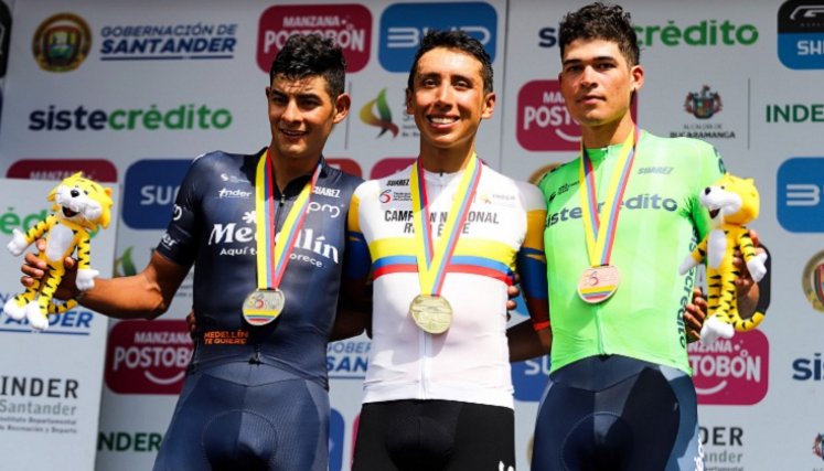 Egan Bernal se quedó con la medalla de oro en la ruta.