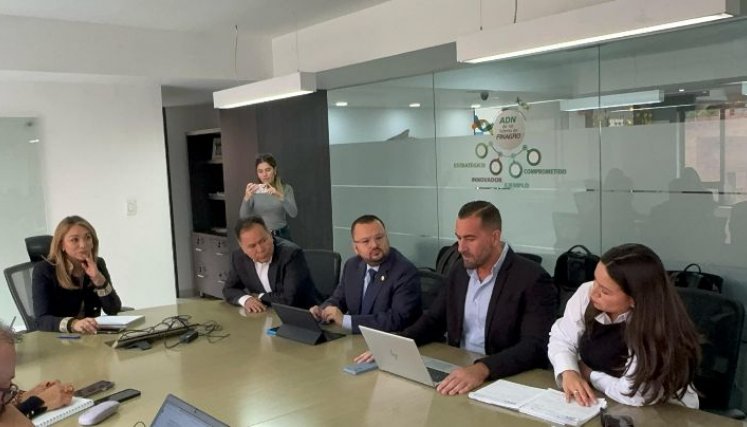 Gobernador William Villamizar Laguado, en Bogotá con voceros de las entidades financieras del campo./Foto Cortesía